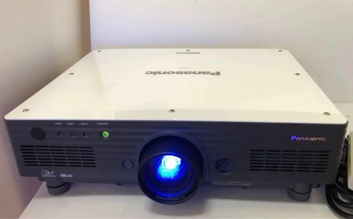 Panasonic PT-D5700 LCD Projector 6000 Lumens [z364784016]