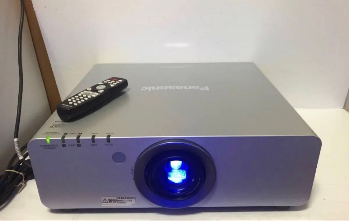 Panasonic PT-D6000S Projector 6500 lumens Lamp used 151 hours [z589549936]