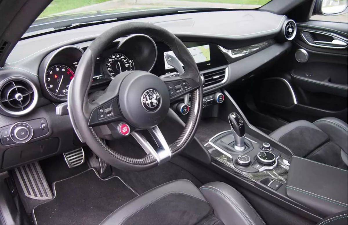 Alfa Romeo Giulia Stelvio QV Sport Carbon Suede Steering Handle [q279394178]