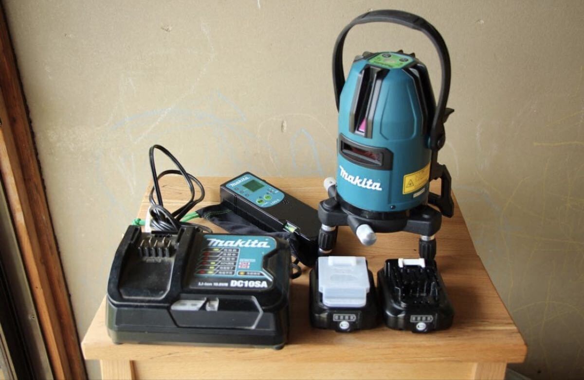 Makita SK40GD Rechargeable Indoor Outdoor Laser Level [p1243037056]