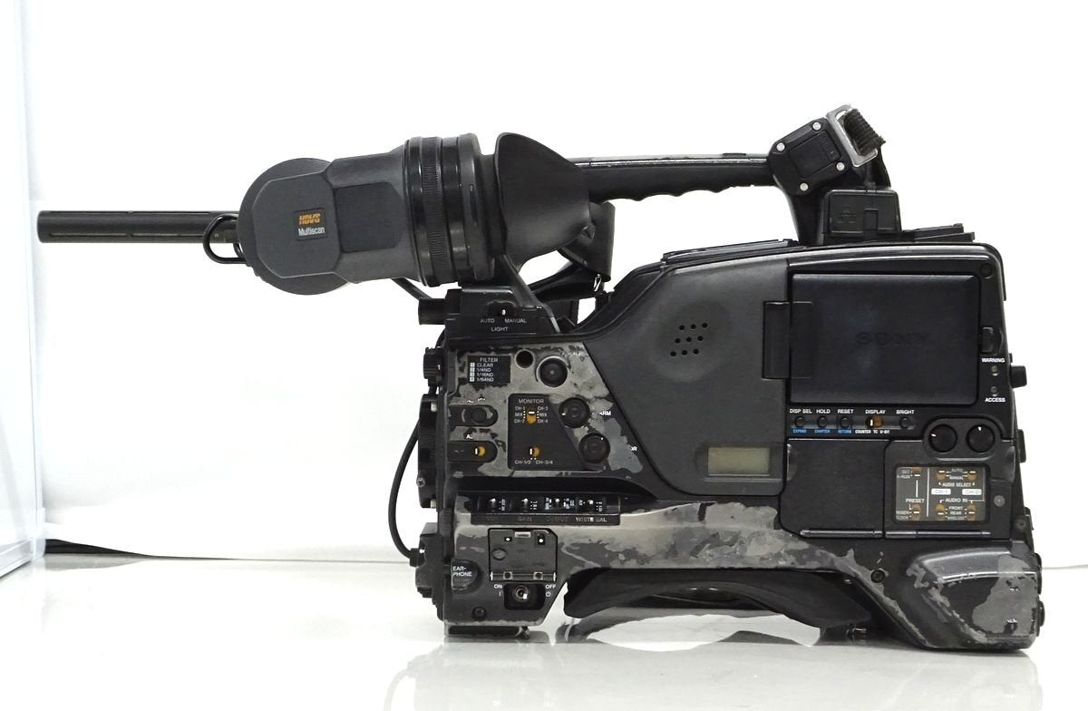 Sony PDW-700 XDCAM HD422 Broadcast Camcorder with Viewfinder and Microphone [b1215075056]