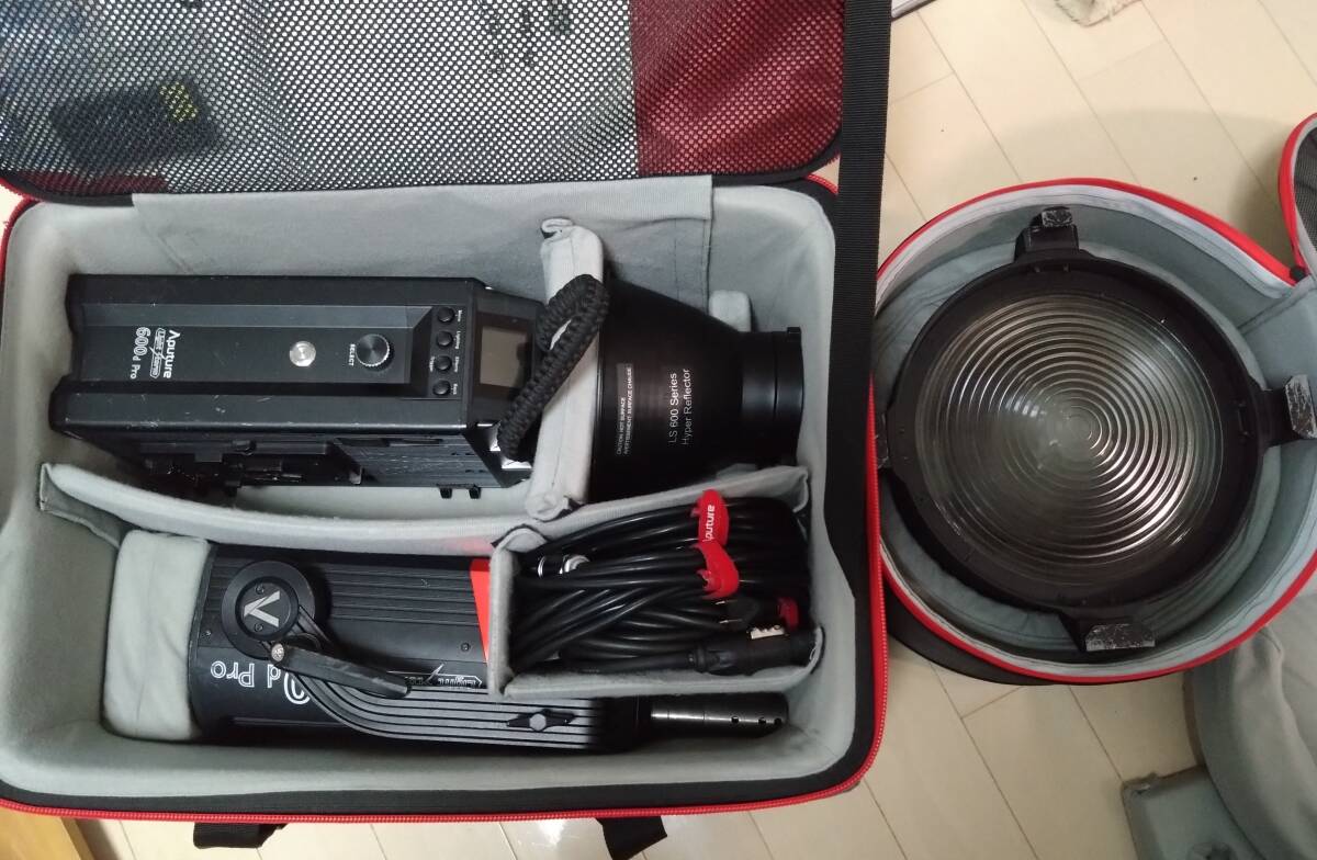 Aputure Light Storm 600d Pro LED Light with Lens Set [l1234761462]