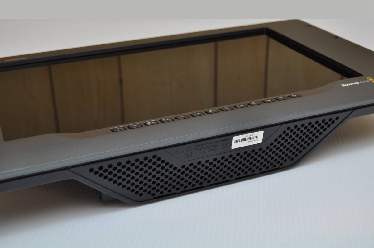 Blackmagic Design HDL-SMTV4K12G Ultra HD Broadcast Monitor 12G-SDI [q1190654550]