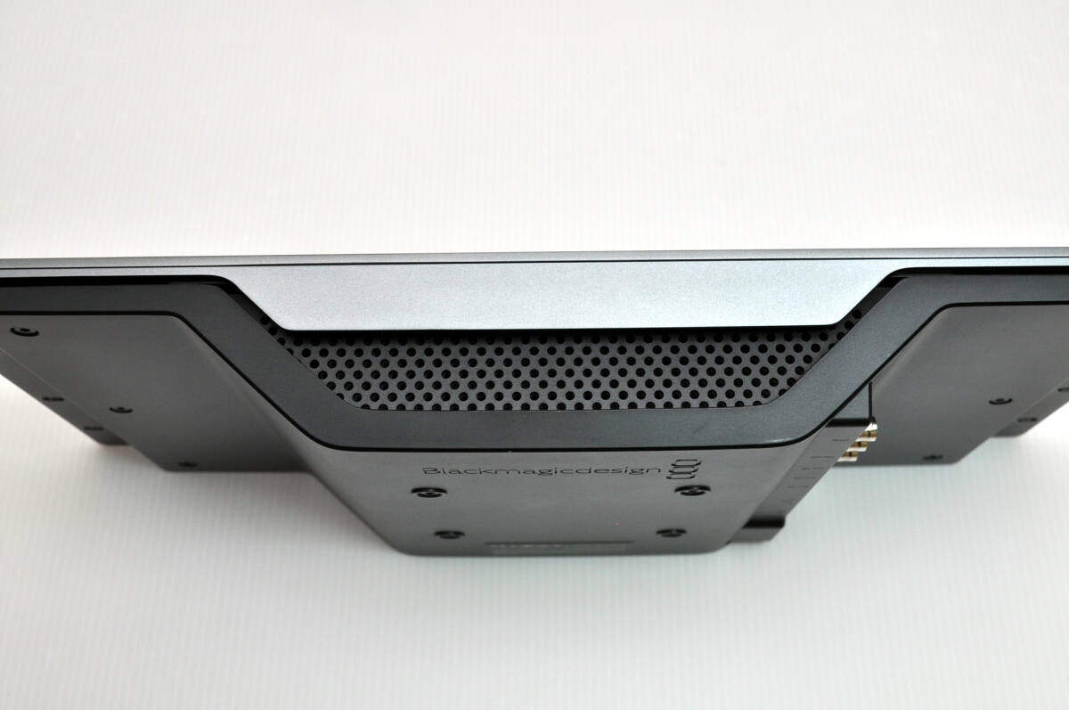 Blackmagic Design HDL-SMTV4K12G Ultra HD Broadcast Monitor 12G-SDI [q1190654550]