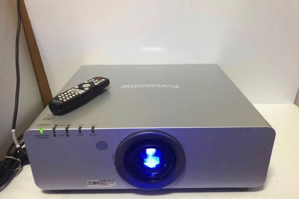 PANASONIC PT-D6000S Projector 6500 Lumens HDMI Compatible 303 Hours Lamp Usage [z559111012]