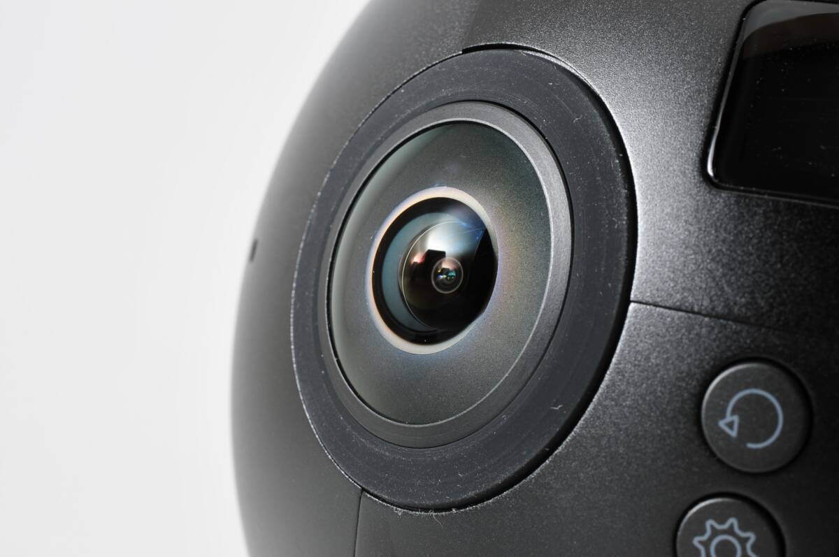 Insta360 PRO 2 360 Degree VR Camera with Case [m1242302354]