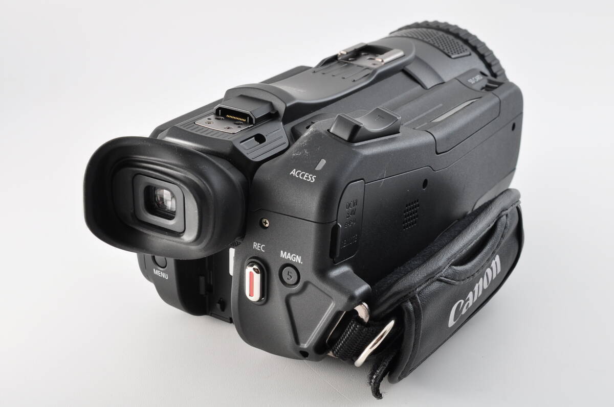 Canon XA55 4K Professional Video Camera with HDU-3 Handle Unit [v1242295796]