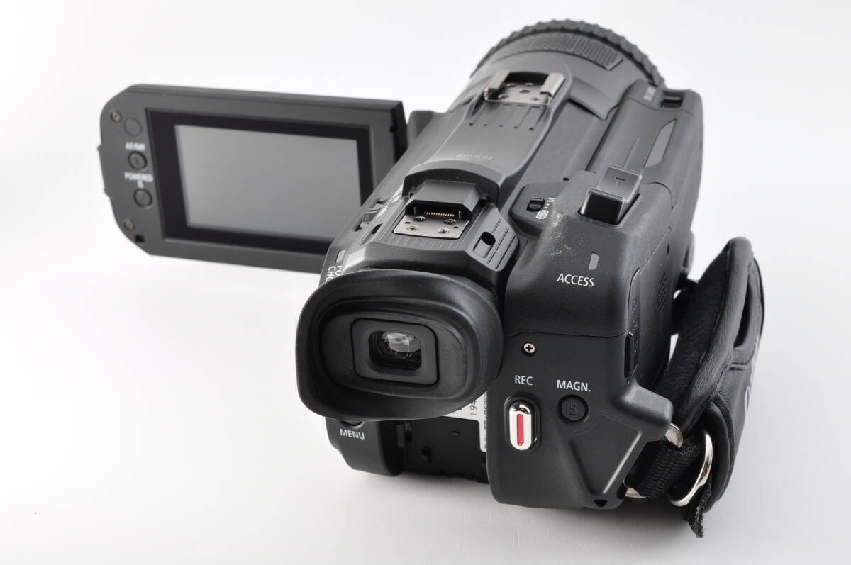 Canon XA55 4K Professional Video Camera with HDU-3 Handle Unit [v1242295796]
