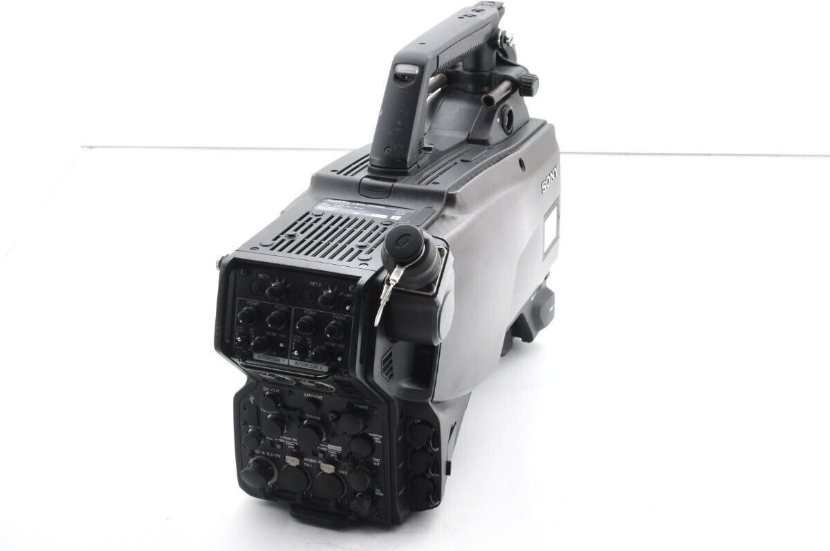 Sony HDC-2500 Professional Camera 2/3-inch Progressive 3CCD (as-is) [w1250254625]