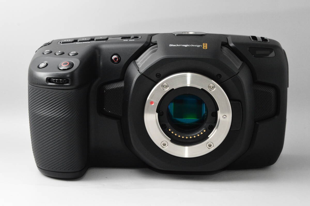 Blackmagic Design Pocket Cinema Camera 4K Micro Four Thirds Mount [x1238031816]