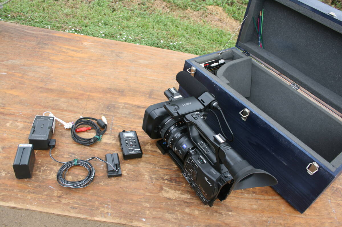 SONY HVR-Z7J Camera with HVR-MRC1/1 [t1242479597]