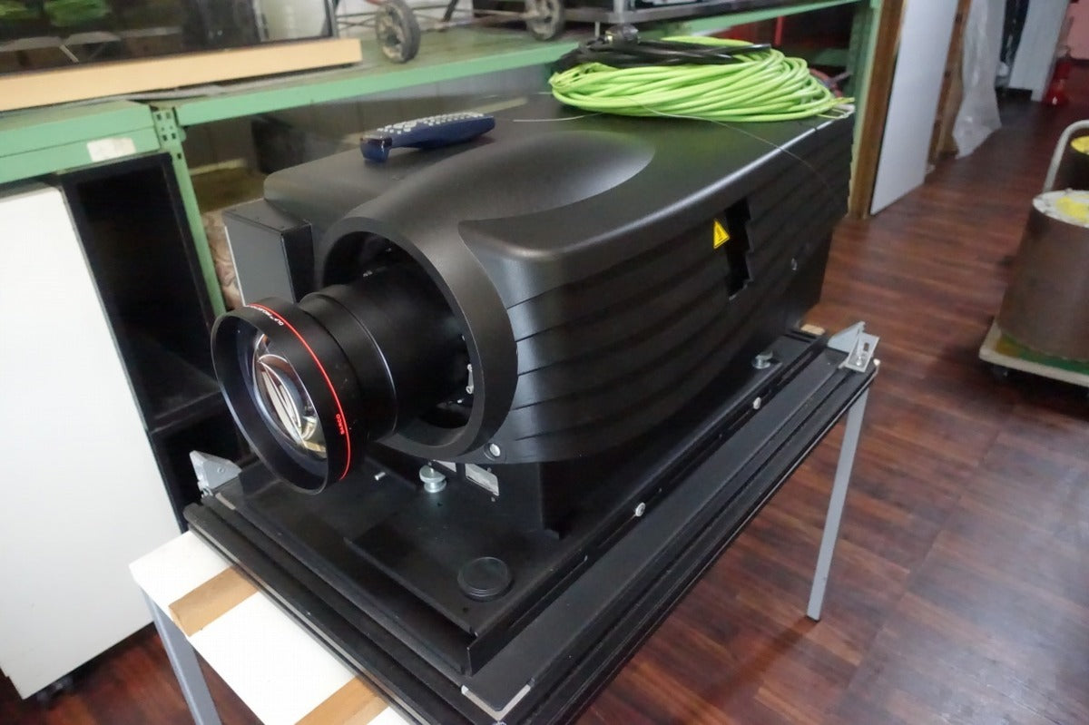 Barco Galaxy Warp 6+ Classic Large Venue Projector [c1055101214]