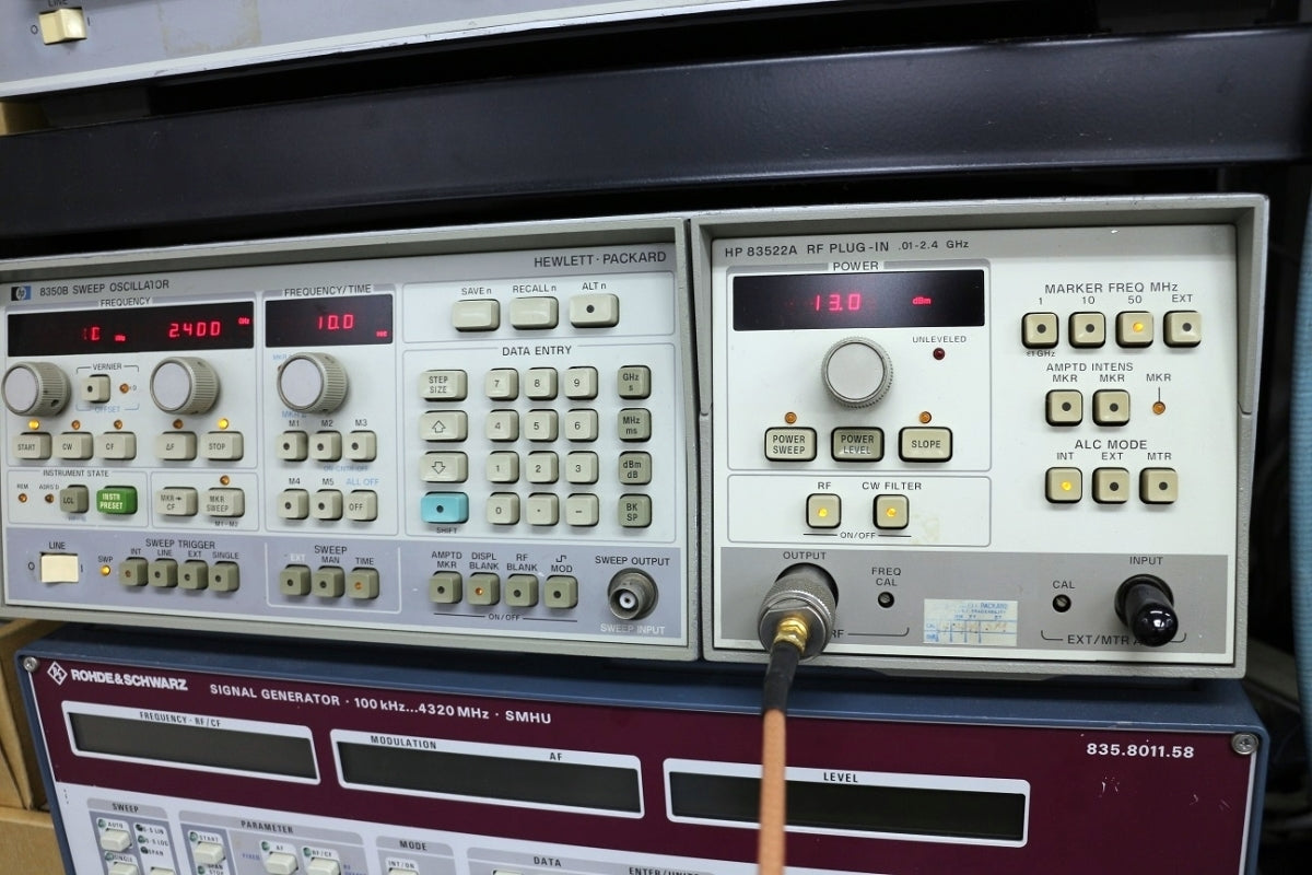 HP 83522A Plugin 10MHz-2400MHz [546883921]