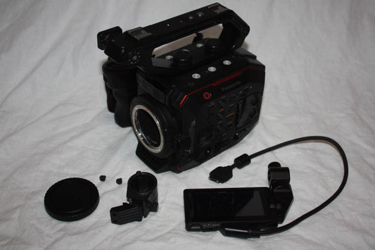 Panasonic AU-EVA1 5.7K Compact Cinema Camera [u1054422575]