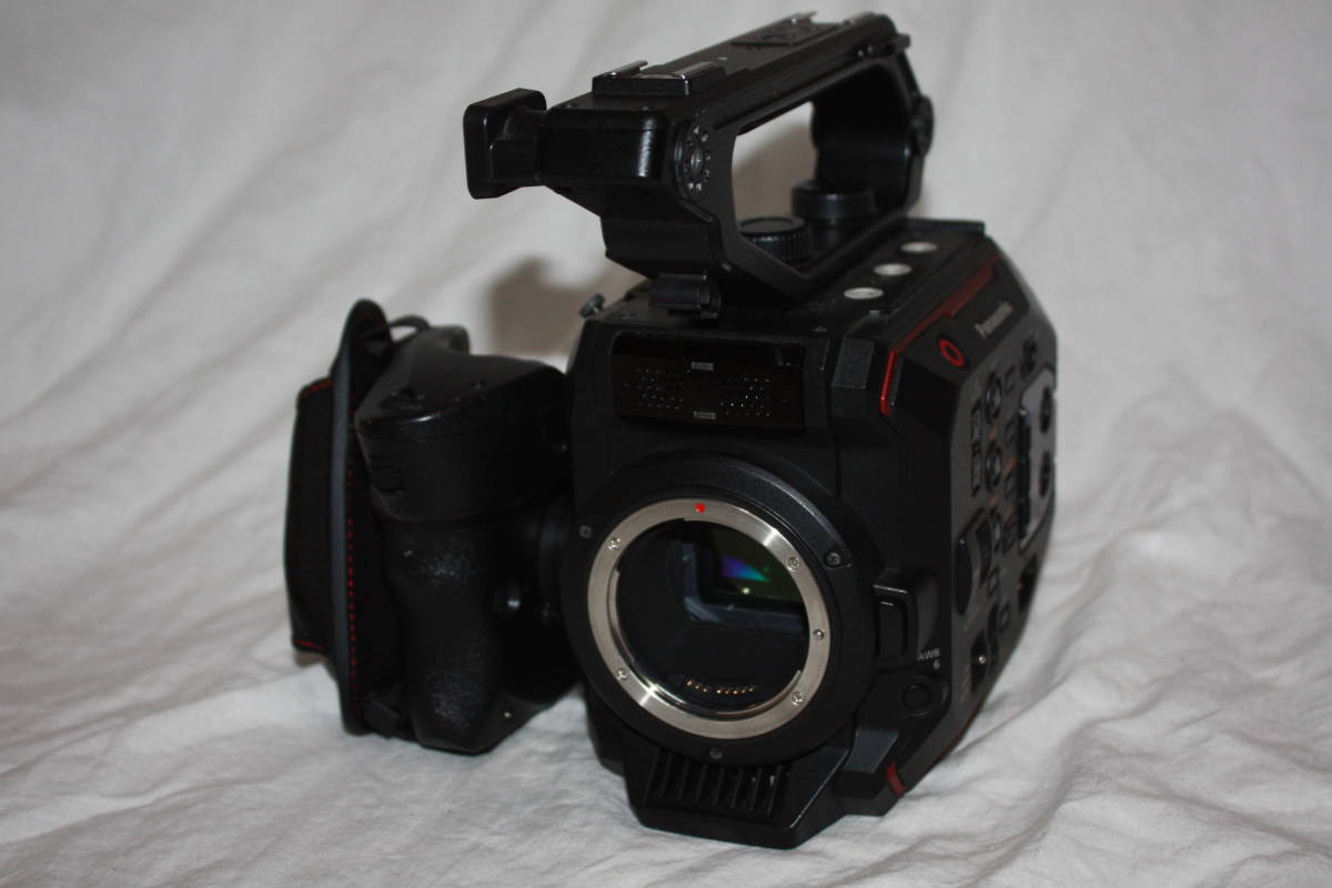 Panasonic AU-EVA1 5.7K Compact Cinema Camera [u1054422575]