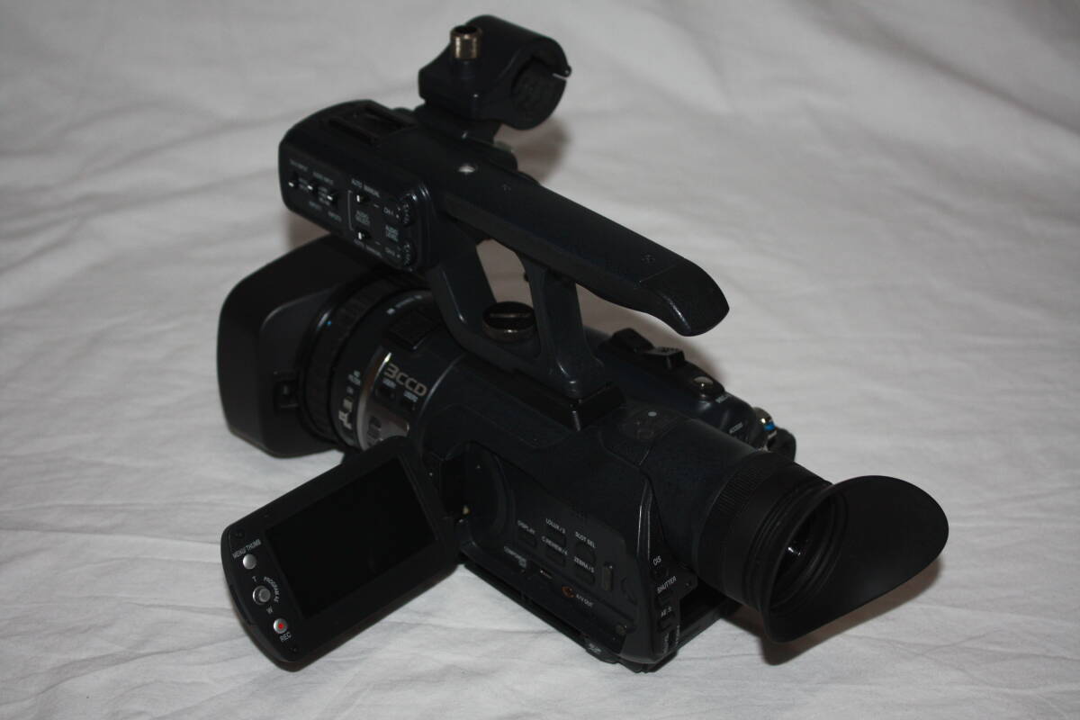JVC GY-HM150 Professional HD Memory Card Camera Recorder with Microphone Unit Battery Charger [l1149756867]