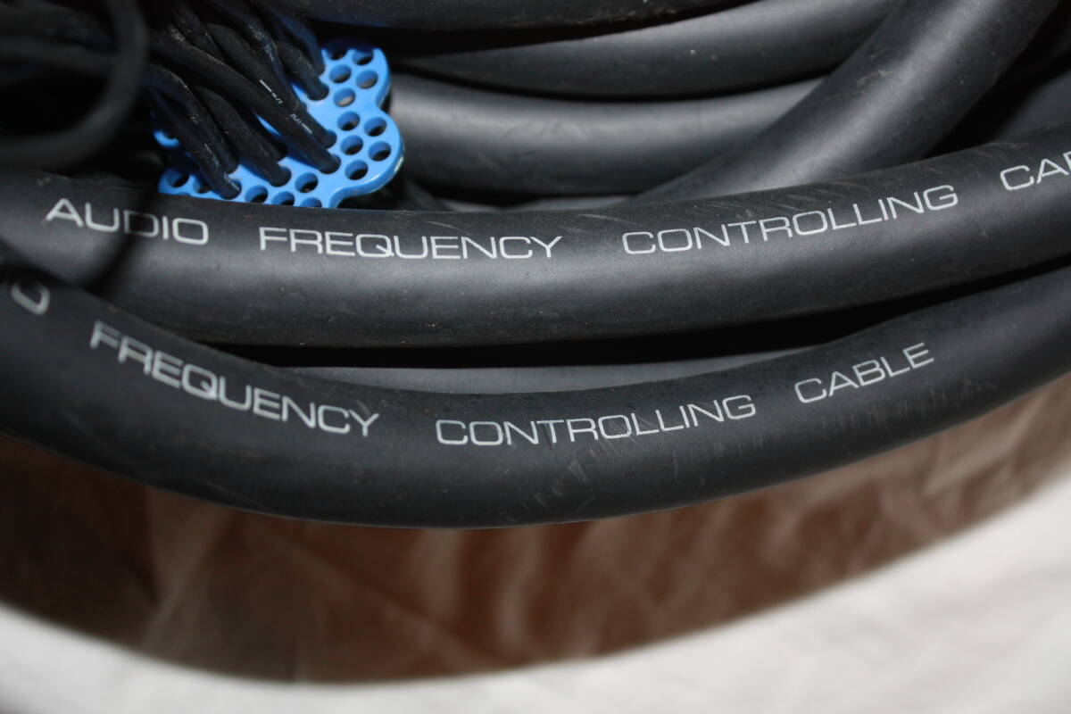 CLASSIC PRO Audio Cable with Large Storage Soft Case and Wheels [l1164924935]