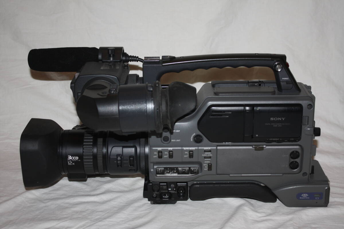 SONY DSR-250 Professional Video Camera with Battery and Accessories [n1176768303]