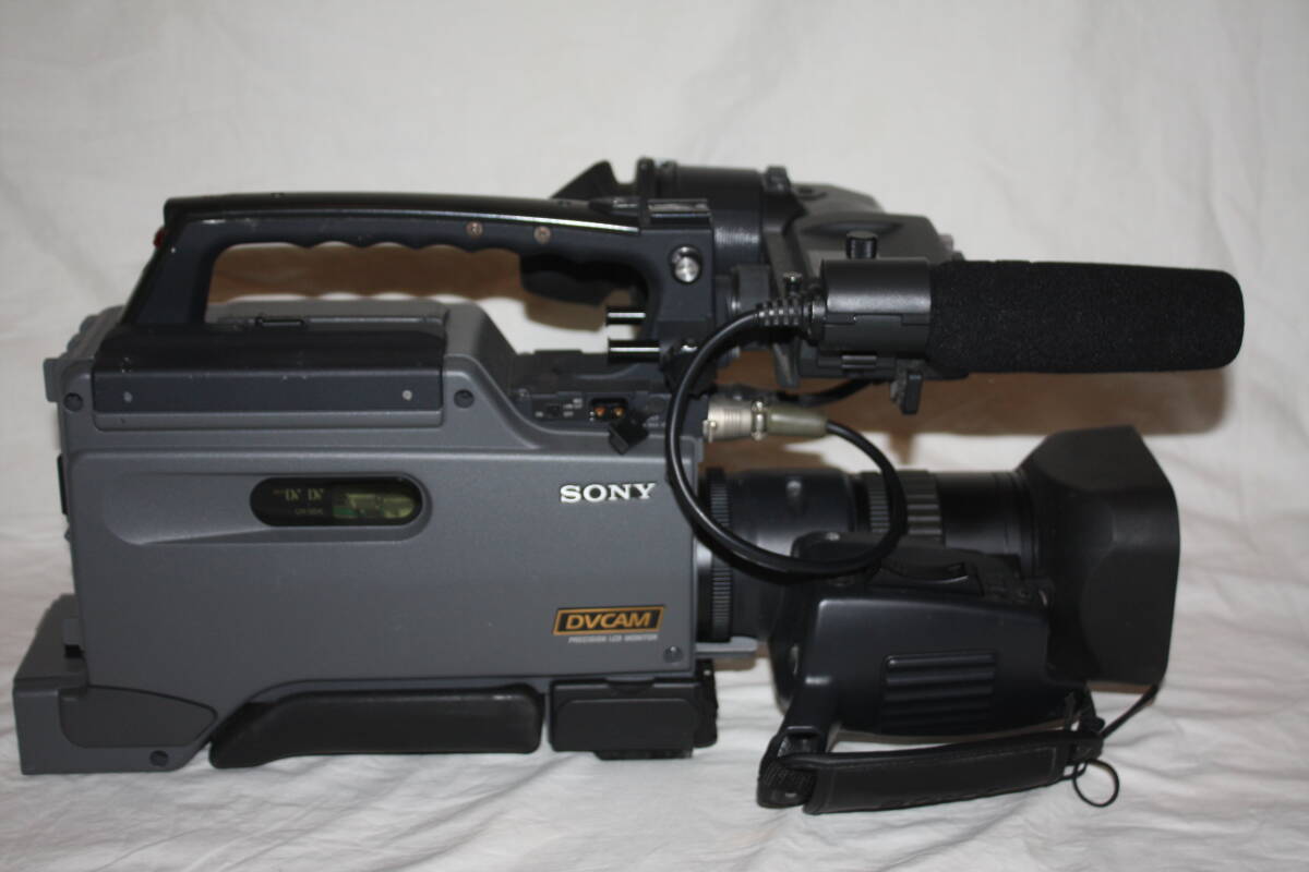 SONY DSR-250 Professional Video Camera with Battery and Accessories [n1176768303]