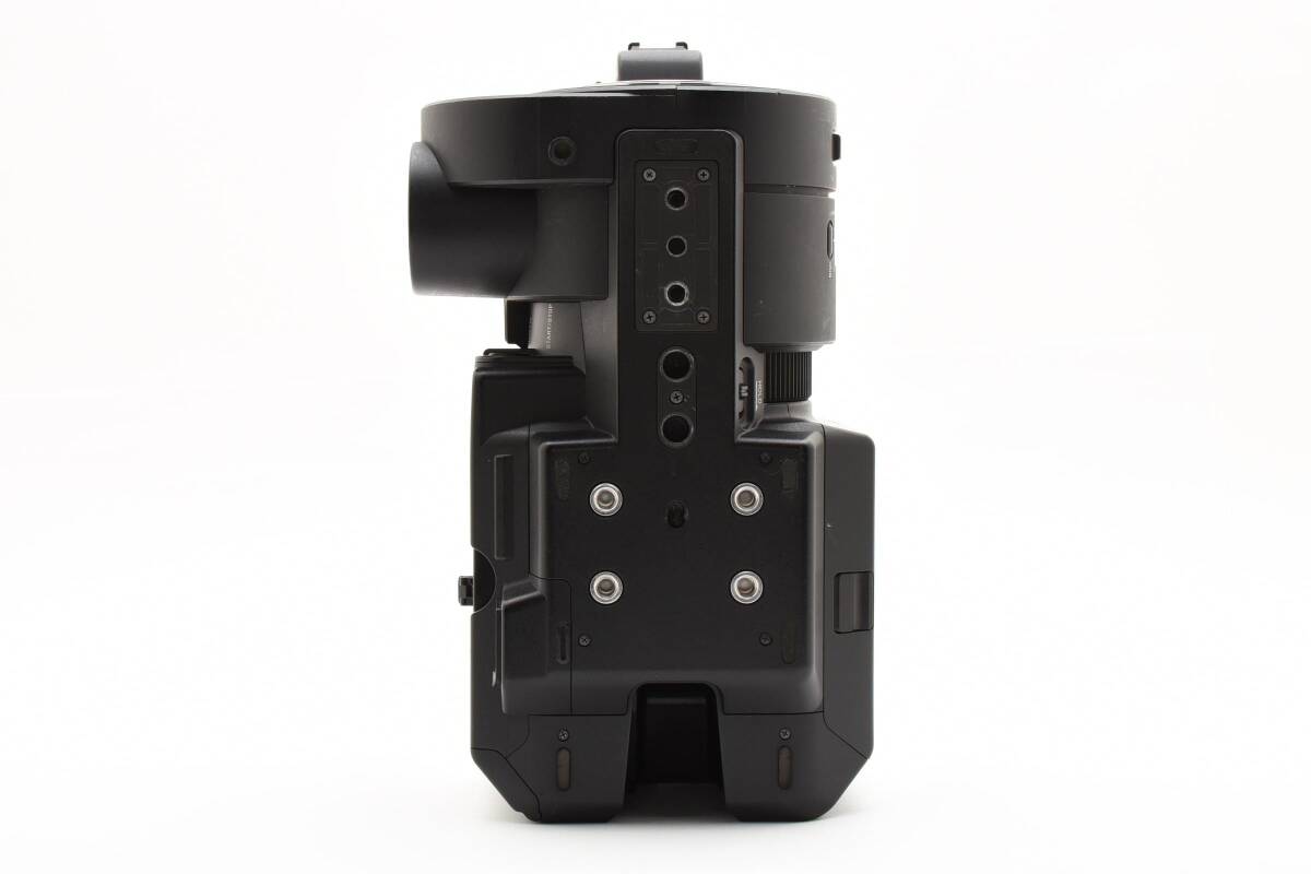 Sony NEX-FS700RH NXCAM Camcorder with Accessories [x1189635122]