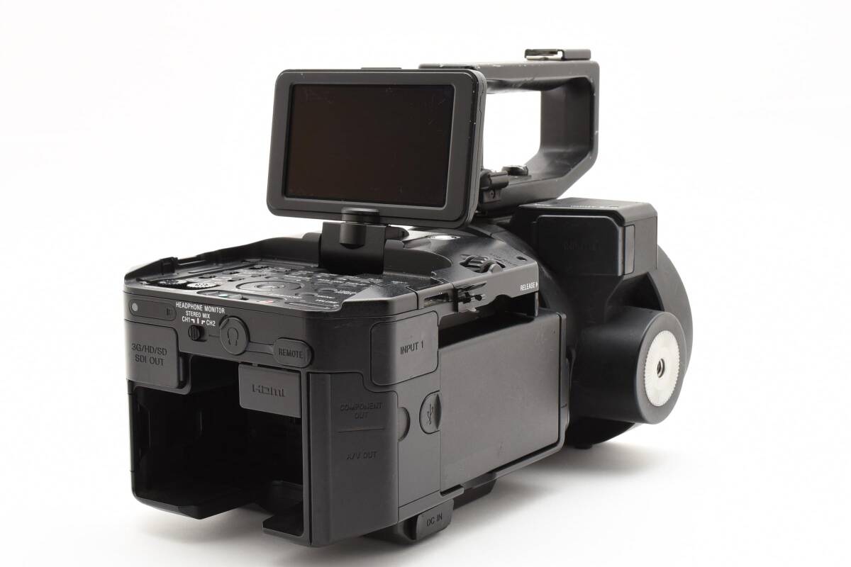 Sony NEX-FS700RH NXCAM Camcorder with Accessories [x1189635122]