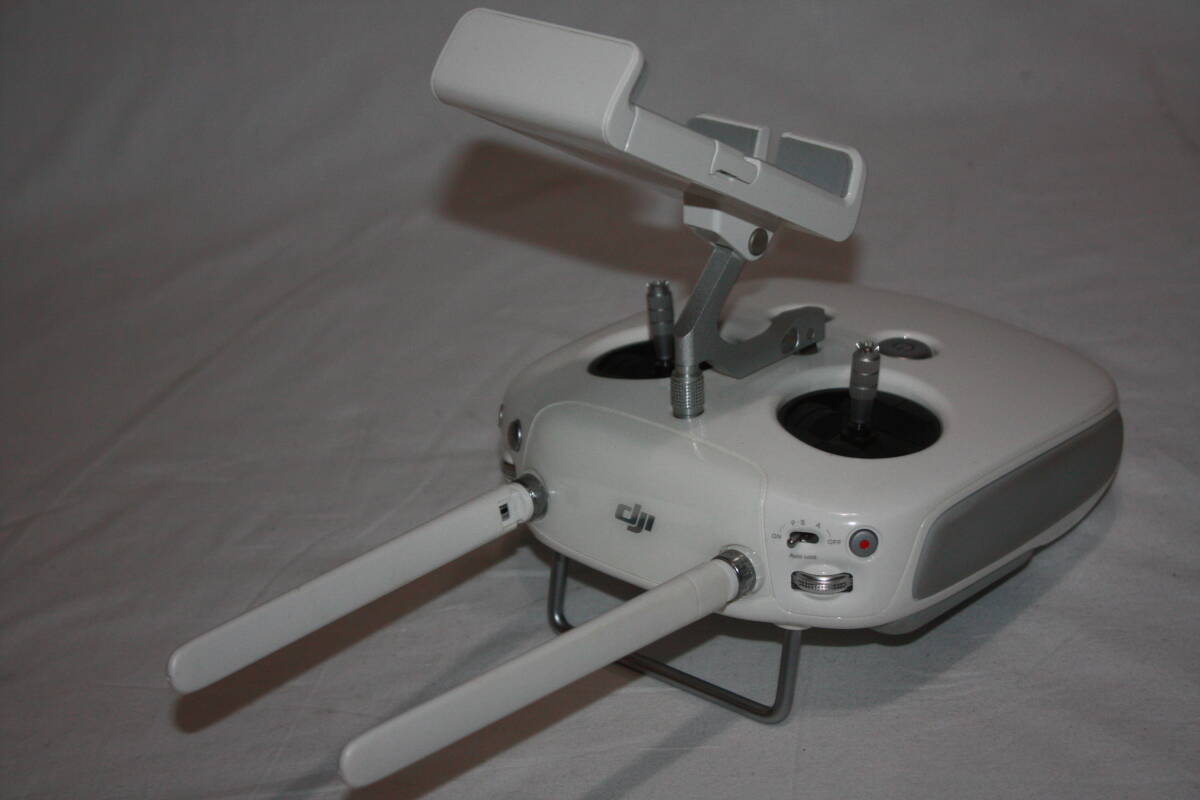 DJI Phantom 4 Pro Drone with GL300E Controller [c1195808101]