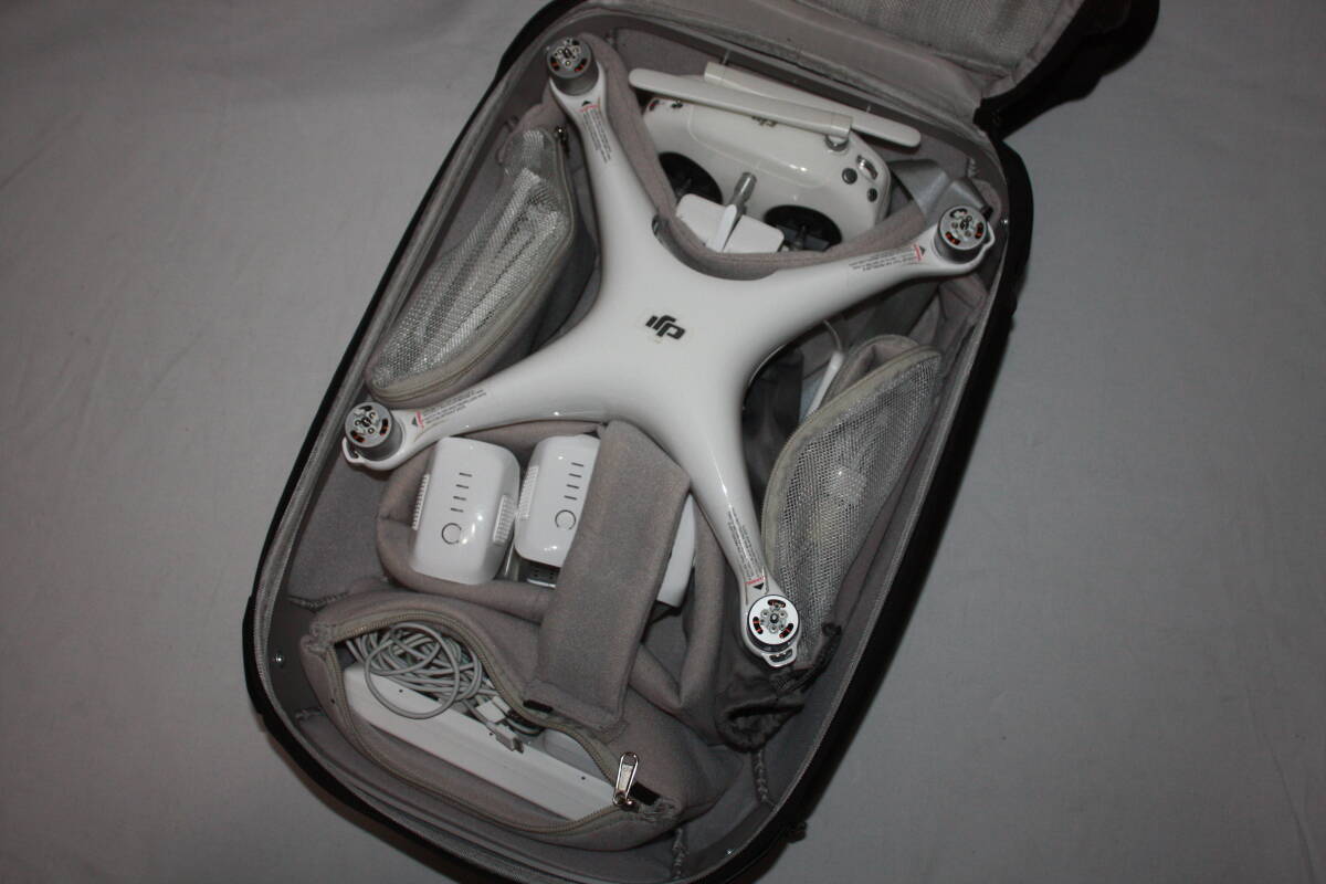 DJI Phantom 4 Pro Drone with GL300E Controller [c1195808101]