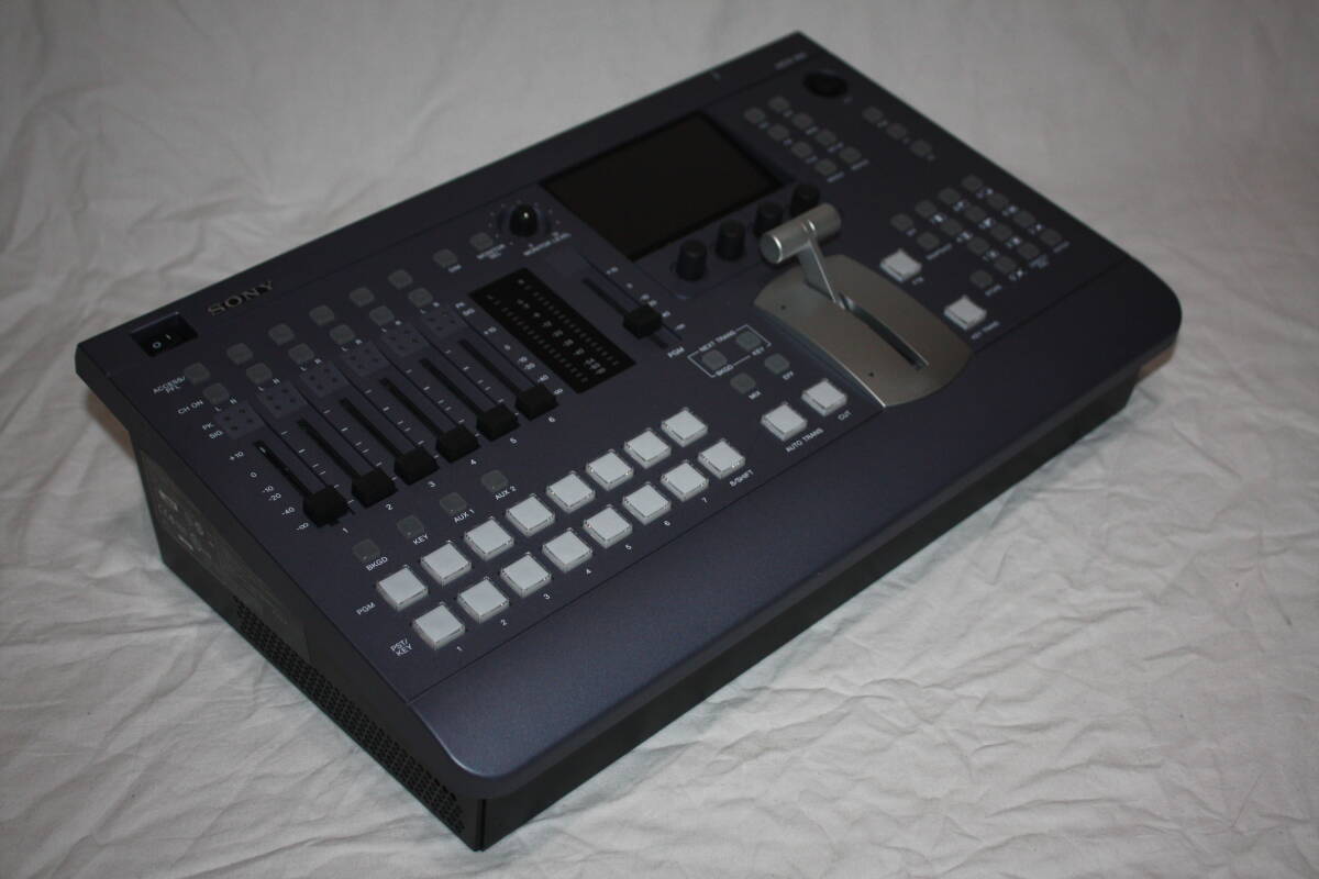 Sony MCS-8M Multi-Format Compact Switcher [u1211272061]