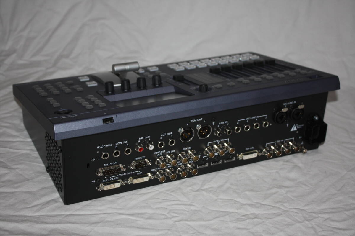 Sony MCS-8M Multi-Format Compact Switcher [u1211272061]