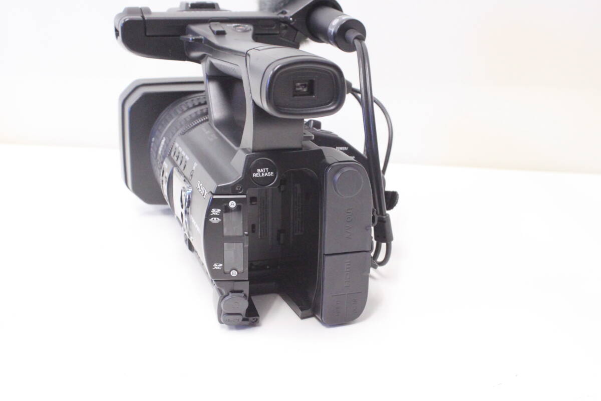 SONY HXR-NX100 Camcorder with SONY ECM-MS2 Condenser Microphone and Battery [g1217191565]