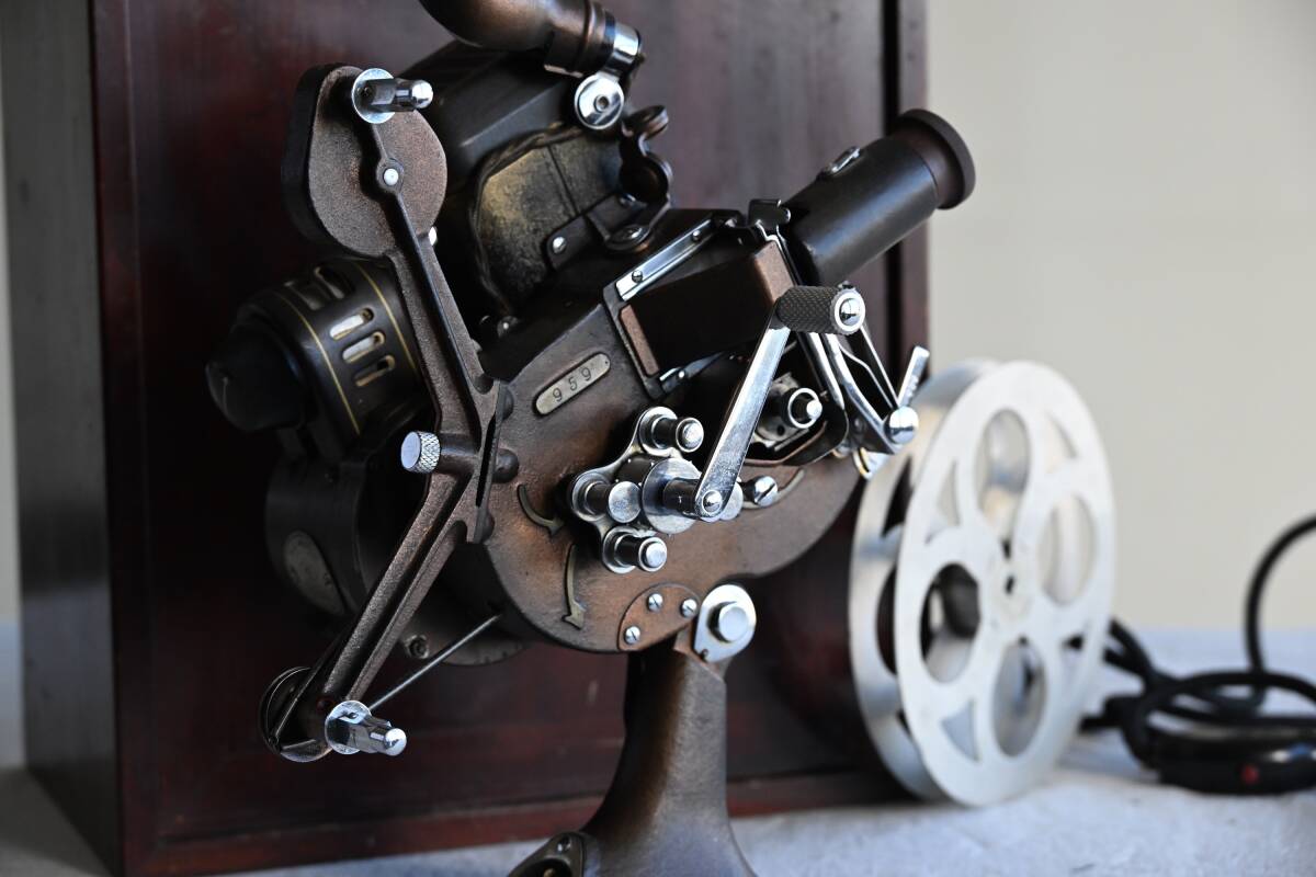 Rokuosha SAKURASCOPE 16mm Projector Vintage Industrial Design [1218726157]
