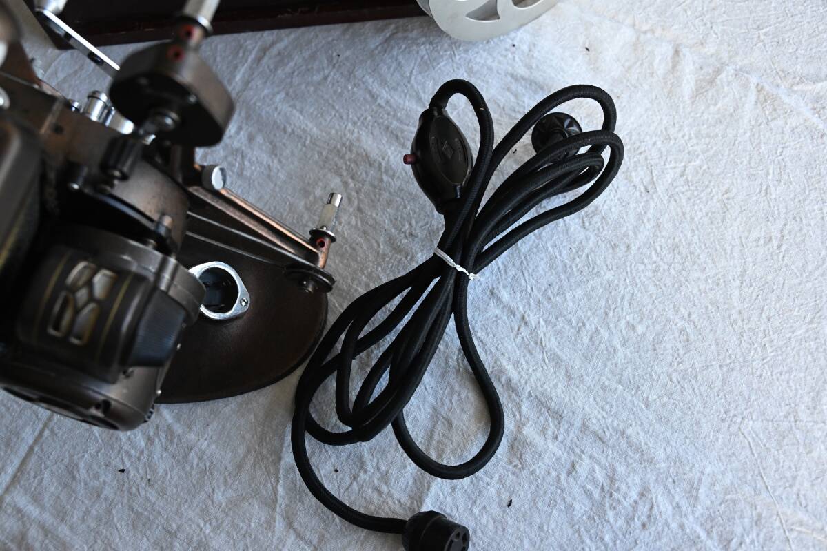Rokuosha SAKURASCOPE 16mm Projector Vintage Industrial Design [1218726157]