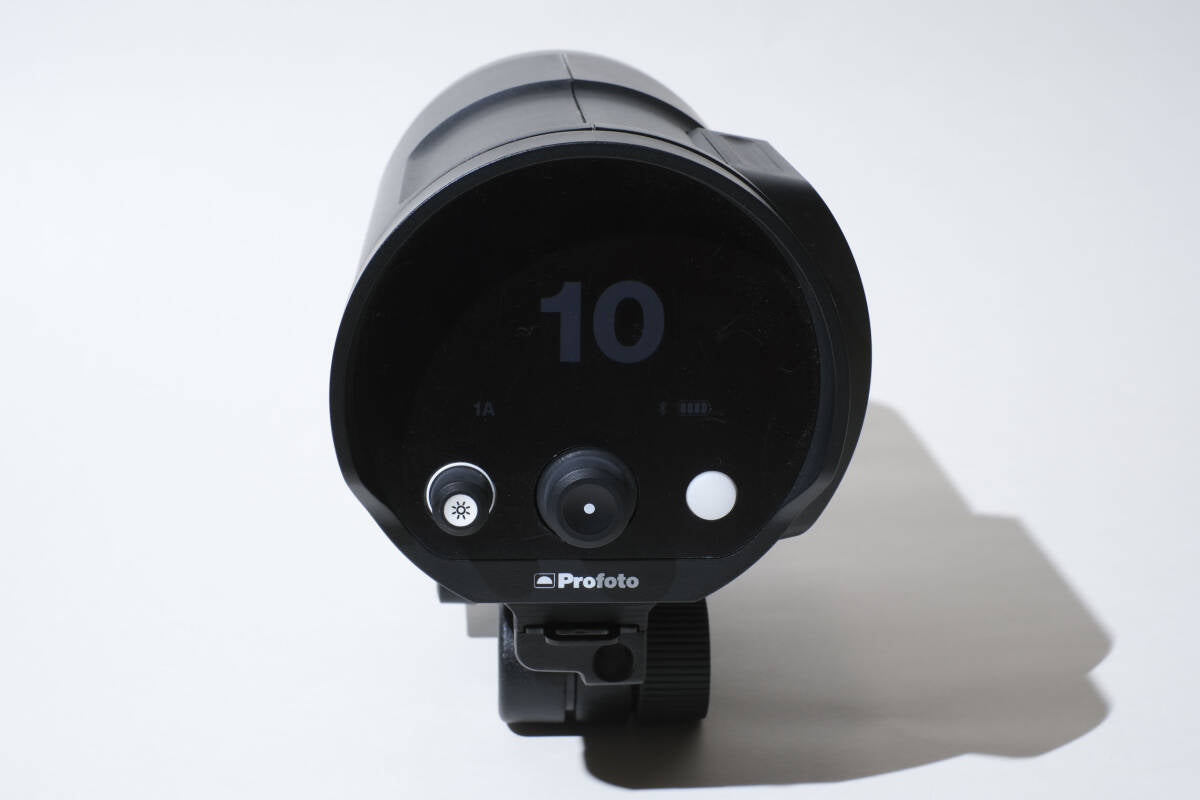 Profoto B10X Studio Flash with Case [c1236021584]