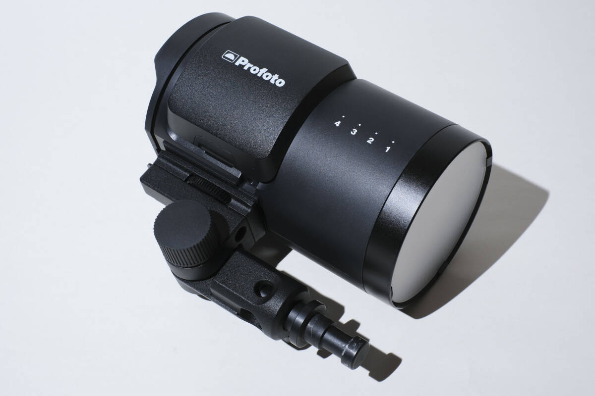 Profoto B10X Studio Flash with Case [c1236021584]
