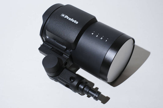 Profoto B10X Studio Flash with Case [c1236021584]