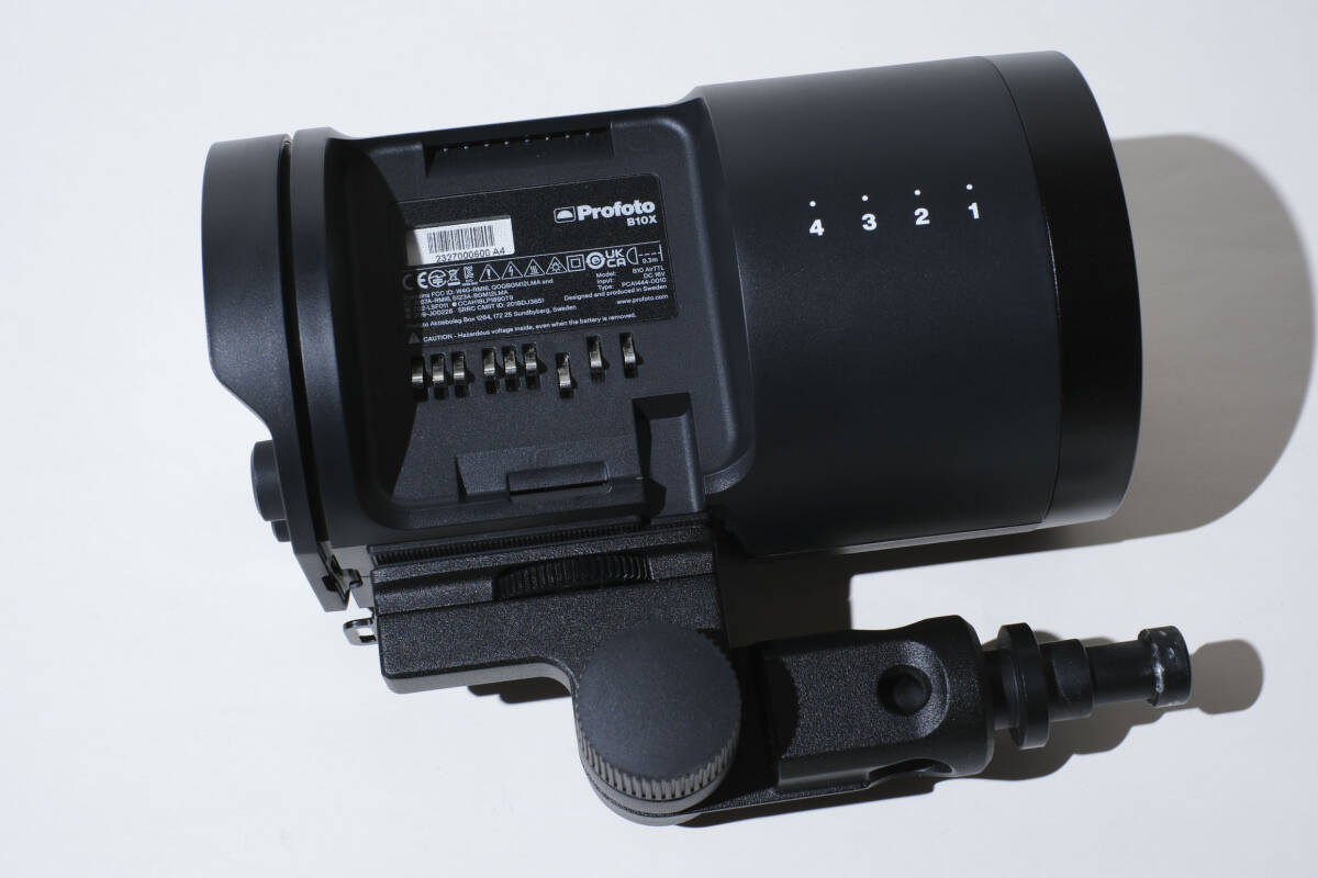 Profoto B10X Studio Flash with Case [c1236021584]