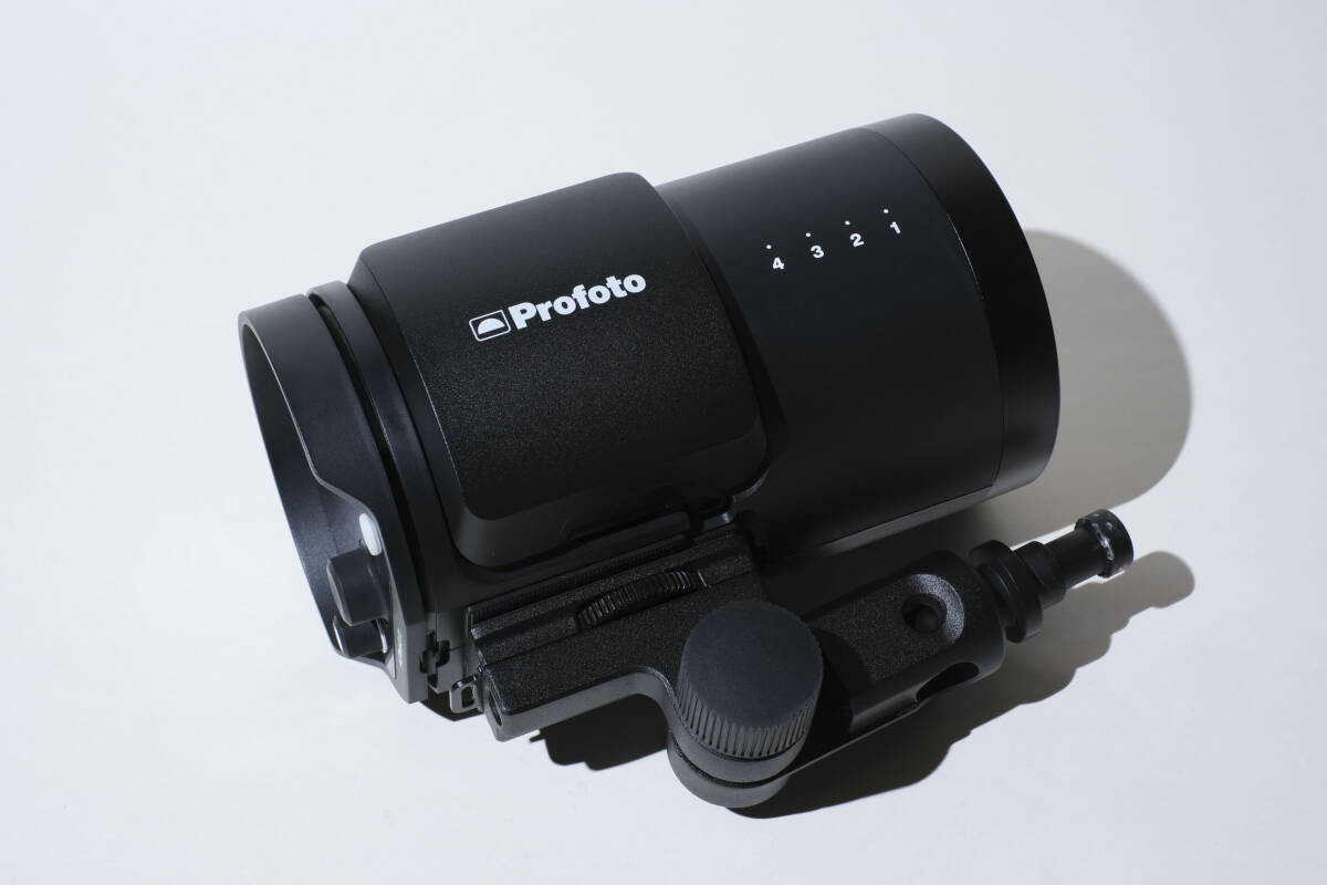 Profoto B10X Studio Flash with Case [c1236021584]