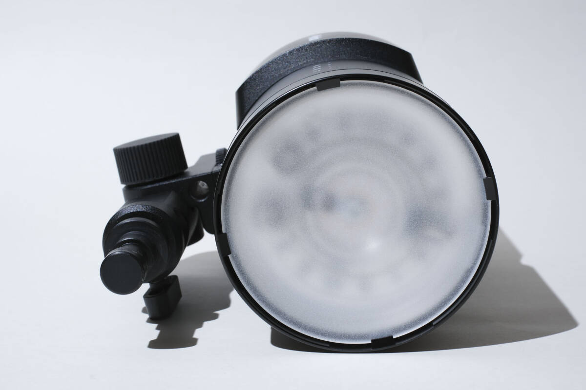Profoto B10X Studio Flash with Case [c1236021584]
