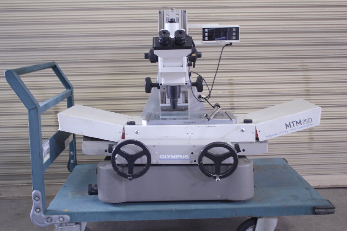 Olympus MTM250 Measuring Microscope with MM20C 10X NFK 3.3X Eyepieces (for parts or not working) [d1241249592]