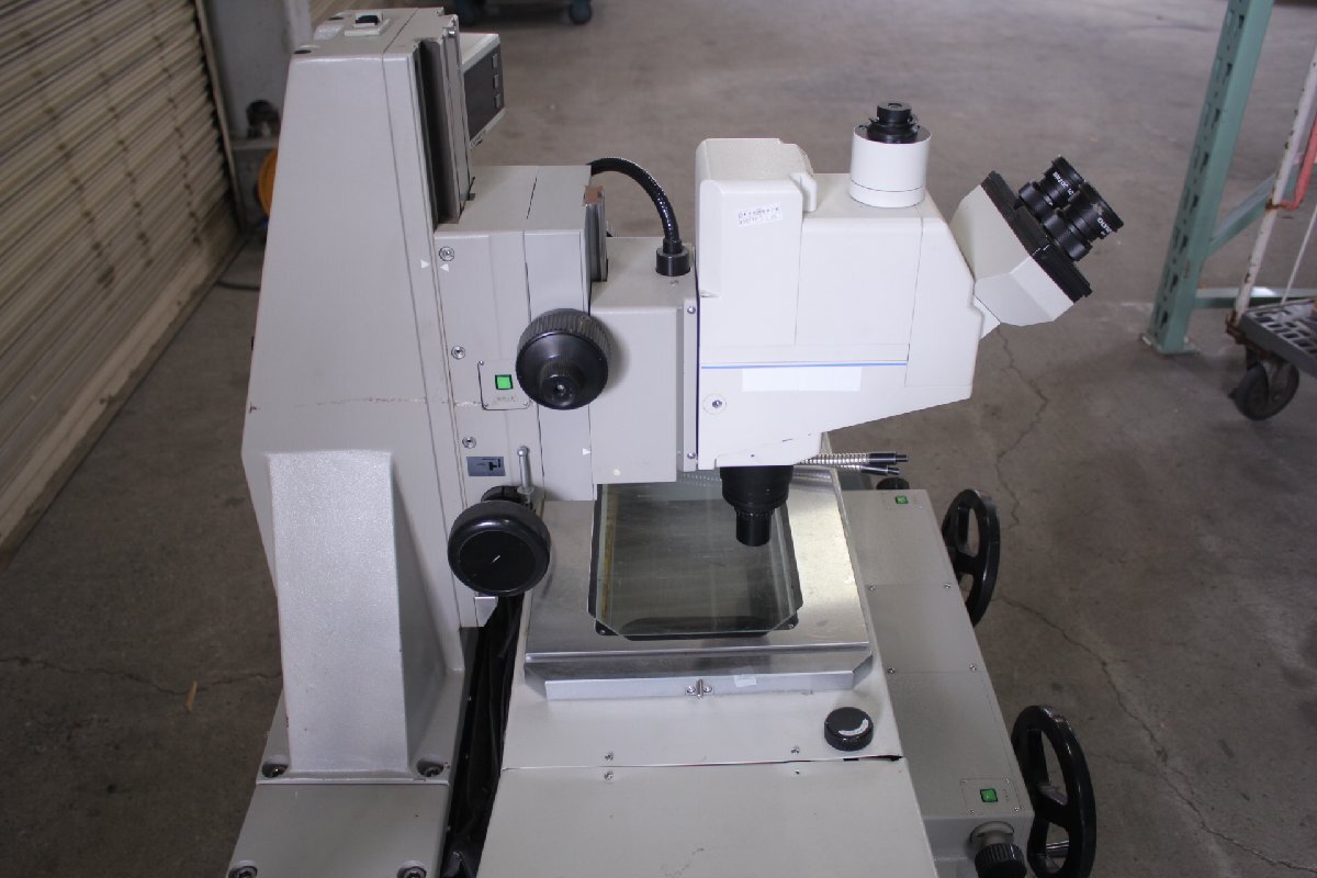 Olympus MTM250 Measuring Microscope with MM20C 10X NFK 3.3X Eyepieces (for parts or not working) [d1241249592]