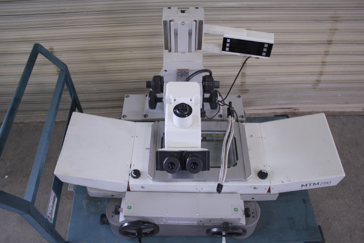 Olympus MTM250 Measuring Microscope with MM20C 10X NFK 3.3X Eyepieces (for parts or not working) [d1241249592]