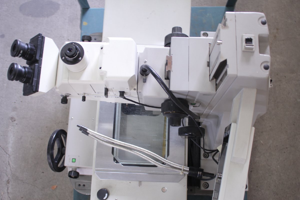 Olympus MTM250 Measuring Microscope with MM20C 10X NFK 3.3X Eyepieces (for parts or not working) [d1241249592]