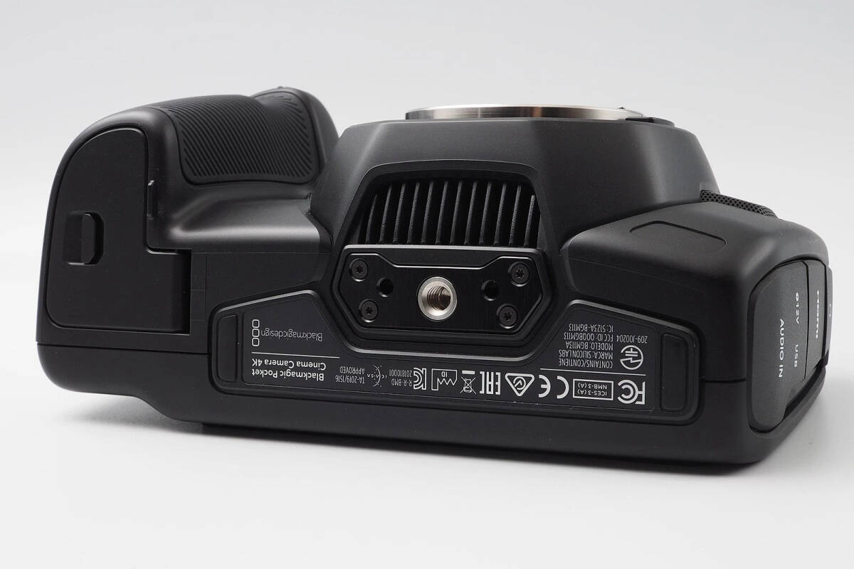 Blackmagic Design Pocket Cinema Camera 4K Micro Four Thirds Mount [b1244451103]