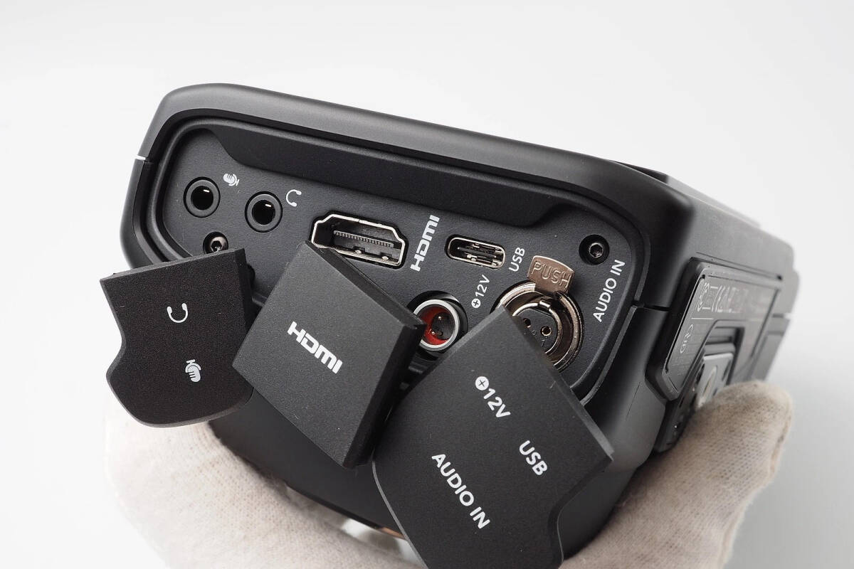 Blackmagic Design Pocket Cinema Camera 4K Micro Four Thirds Mount [b1244451103]