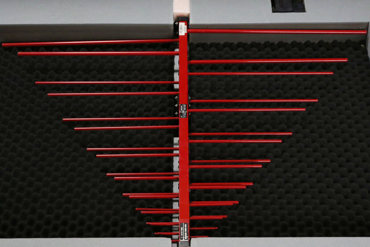 ETS-Lindgren 3148 Log Periodic Antenna 200MHz-2GHz 50Ω with Tripod and Case [r1246509918]