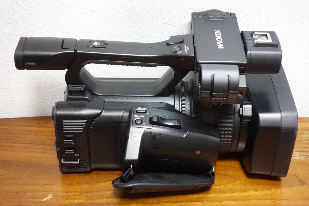 Sony PXW-Z150 Professional Video Camera with Charger and Battery [g1246918896]