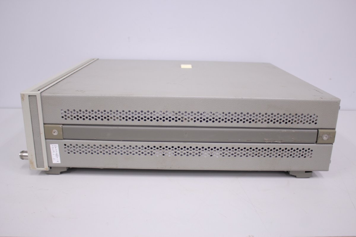 HP 83711B Synthesized CW Generator 1-20GHz 100V (for parts or not working) [j1249261836]
