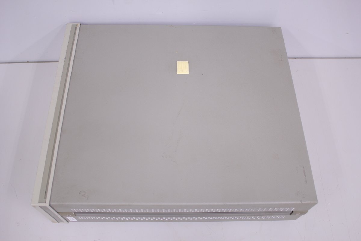 HP 83711B Synthesized CW Generator 1-20GHz 100V (for parts or not working) [j1249261836]