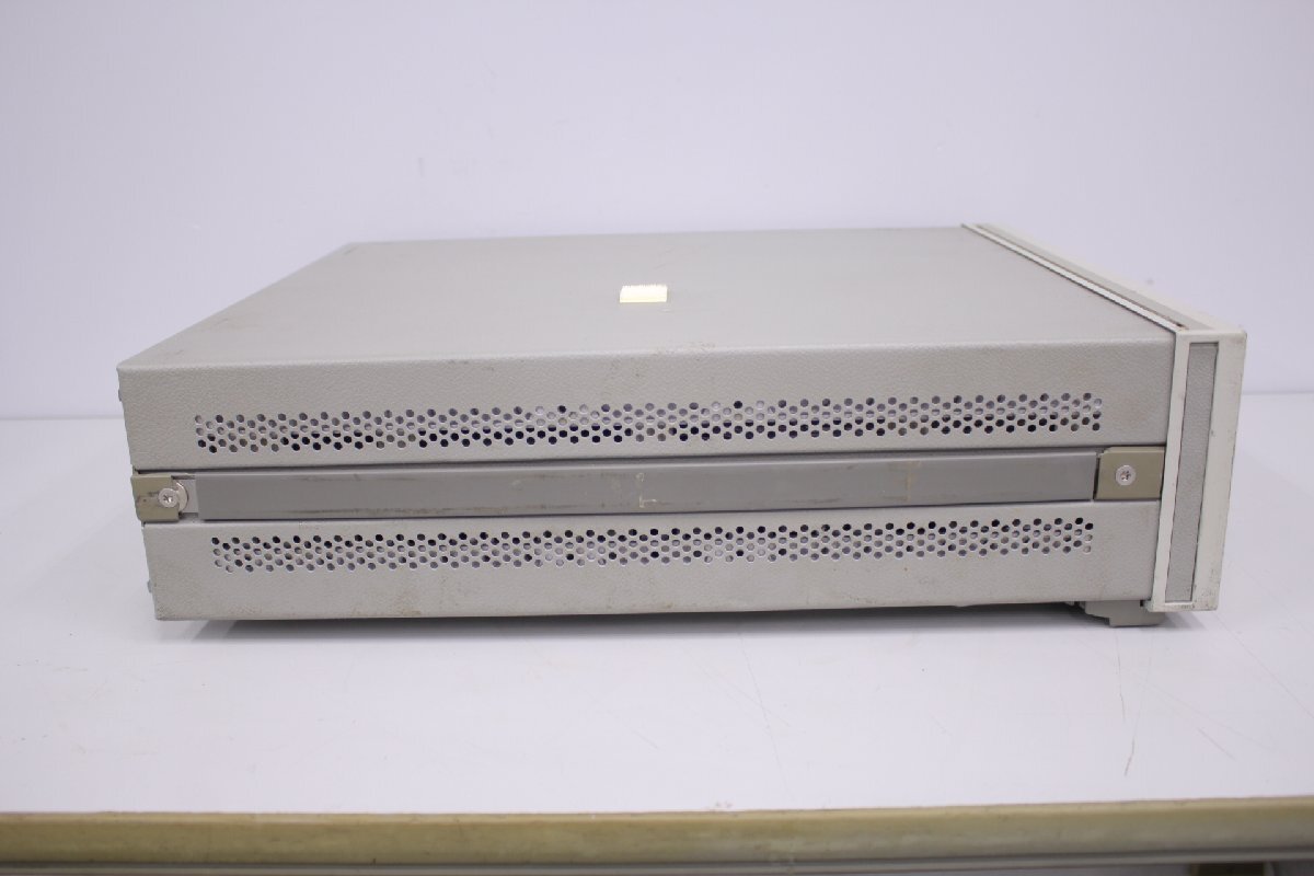 HP 83711B Synthesized CW Generator 1-20GHz 100V (for parts or not working) [j1249261836]