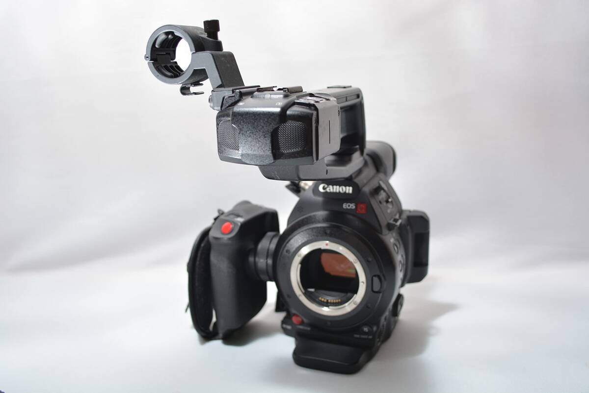 Canon EOS C100 Mark II Digital Cinema Camera Body EF Mount [x1183131701]